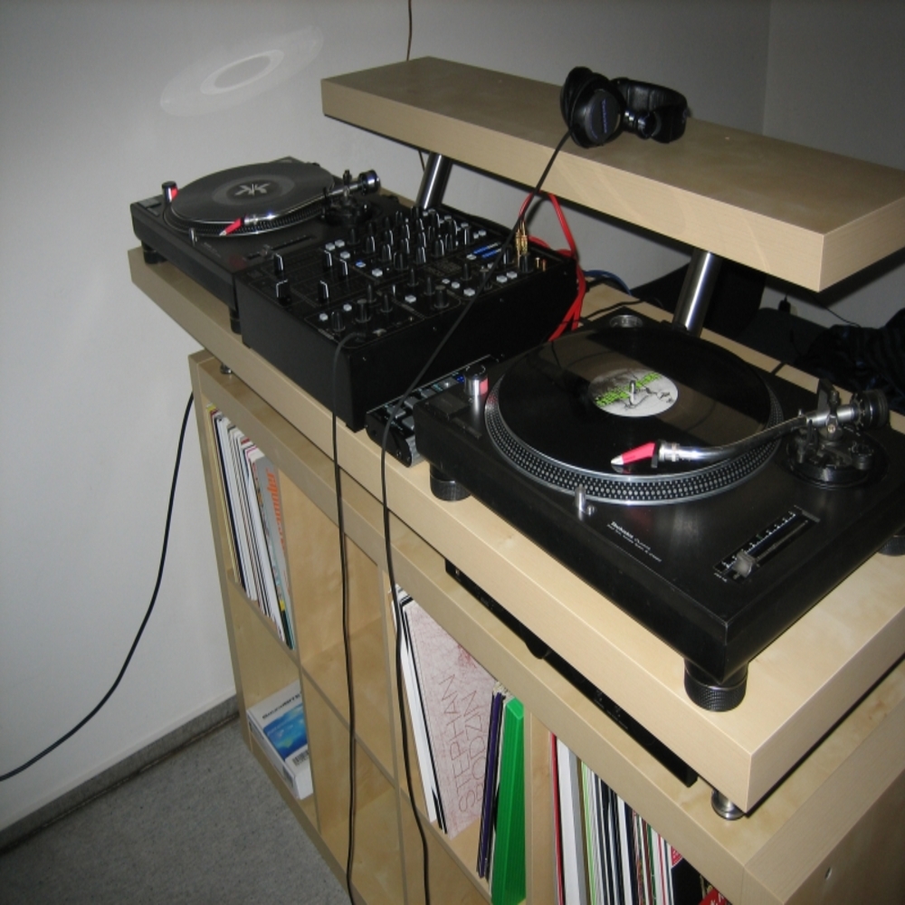 DJ Stands, Tables & Mounts